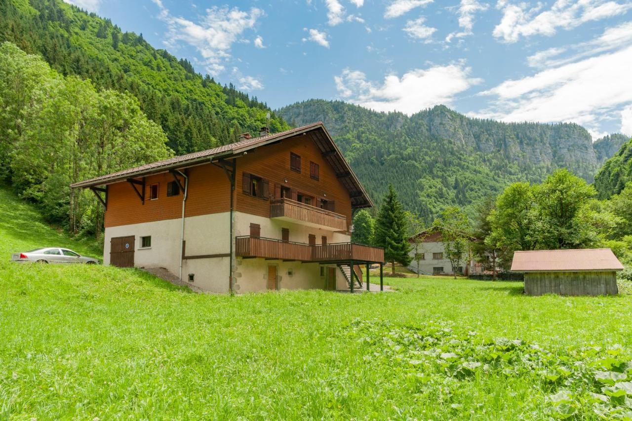 Grand Appartement Proche Gd Bornand Glieres-Val-de-Borne Exterior photo